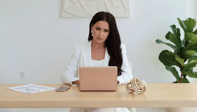 10 Trik Jitu Jalankan Wirausaha Sambil Bekerja Tanpa Burnout di 2026