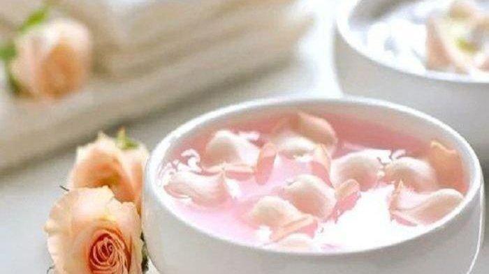 8 Manfaat Air Mawar: Mengatasi Iritasi Kulit Untuk Meningkatkan Mood