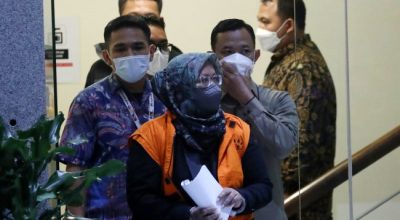 Sidang Vonis Ade Yasin Berakhir Ricuh, Botol Minum Melayang, Majelis Hakim Tinggalkan Ruang Sidang