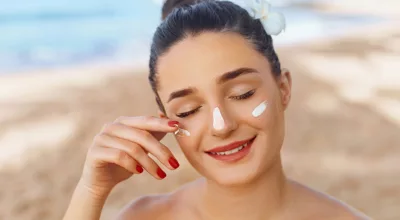 Dapat Mengurangi Tanda-Tanda Penuaan, Ini 5 Manfaat Sunscreen Untuk Kulit