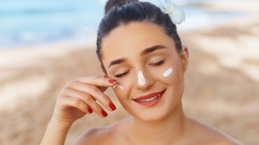 Dapat Mengurangi Tanda-Tanda Penuaan, Ini 5 Manfaat Sunscreen Untuk Kulit