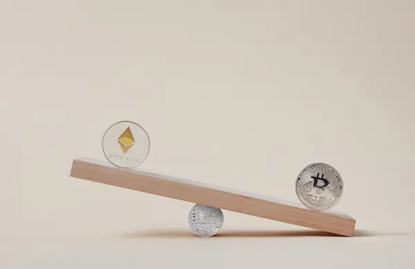 Perbandingan Bitcoin dan Ethereum: Keuntungan, Risiko, dan Perbedaannya